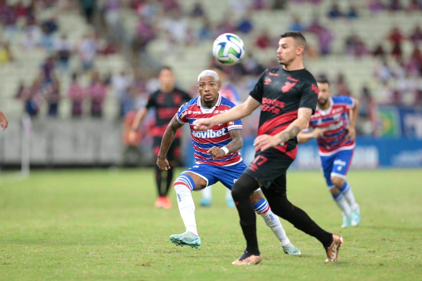 Foto de Marinho, jogador do Fortaleza, durante jogo da Série A