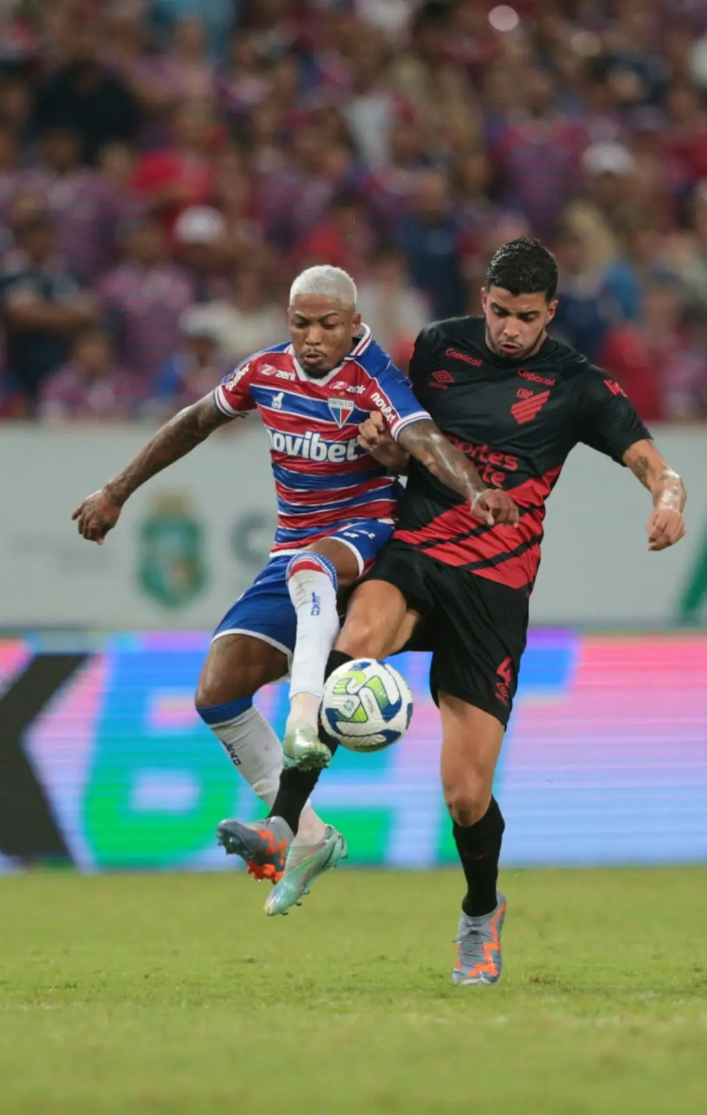 Imagem mostra jogadores de futebol