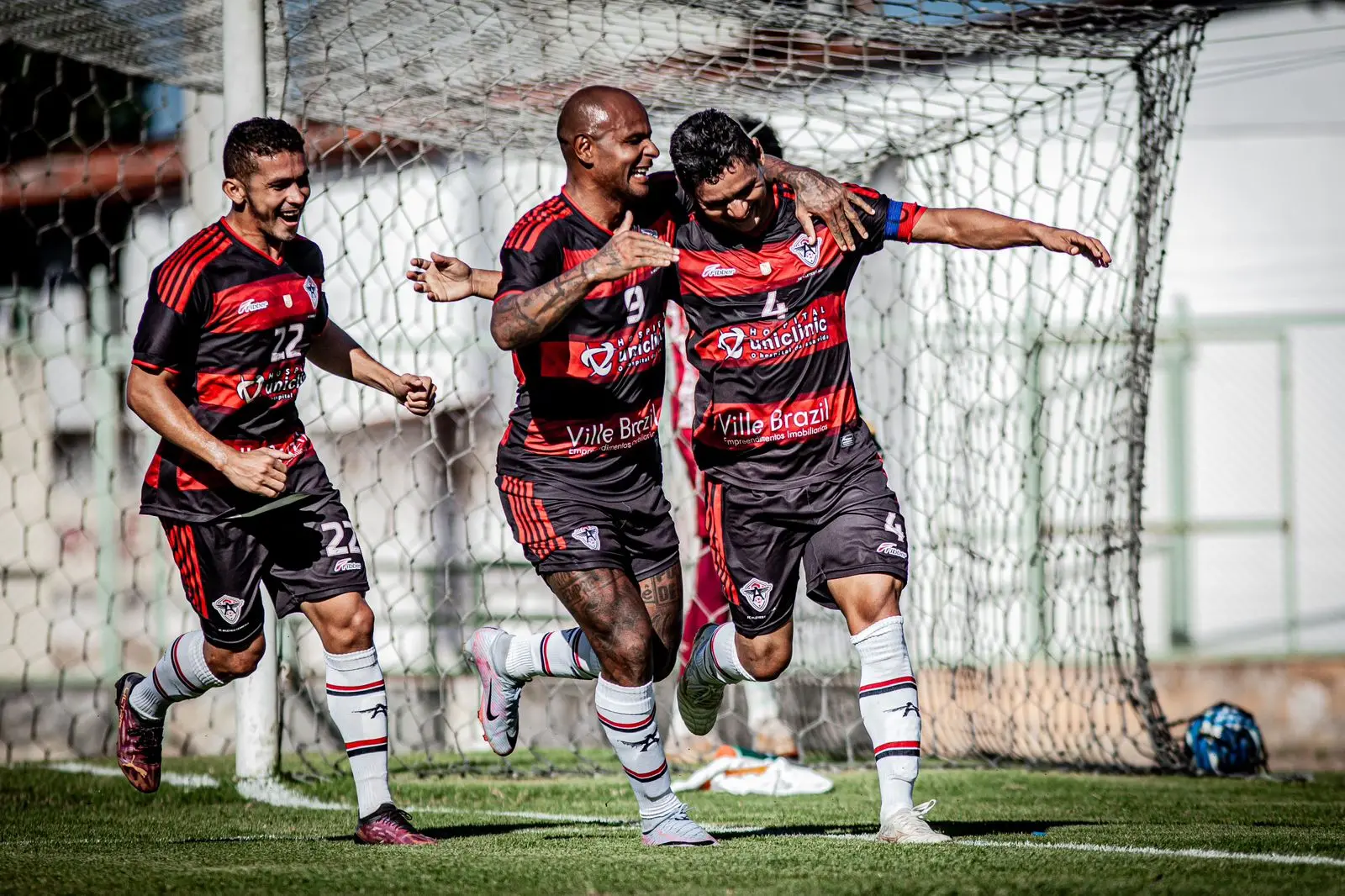 Imagem mostra jogadores de futebol