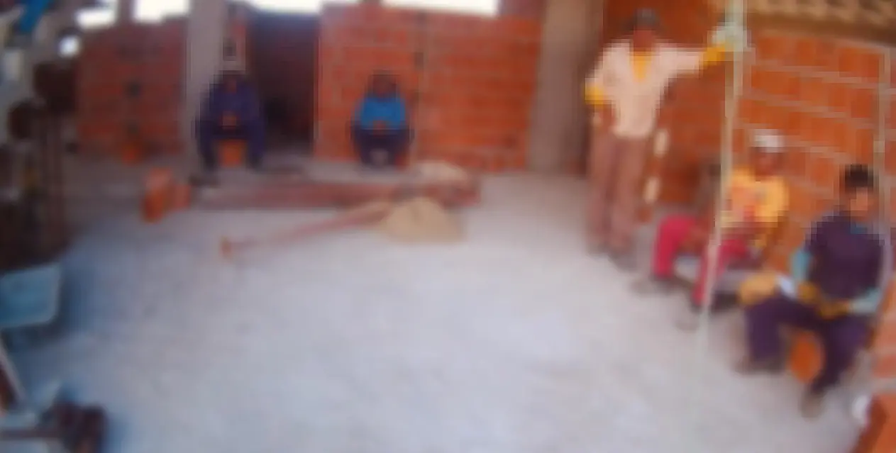 Os trabalhadores foram encontrados vivendo em situação insalubre