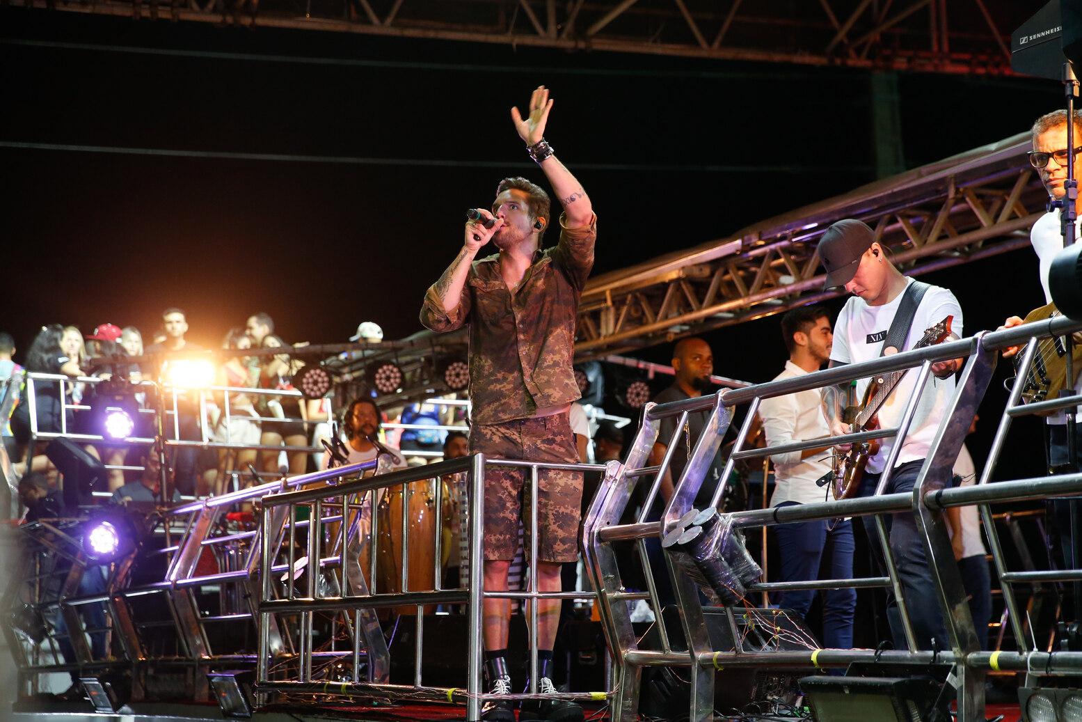 Felipe Pezzoni chega aos 10 anos de banda Eva em 2023