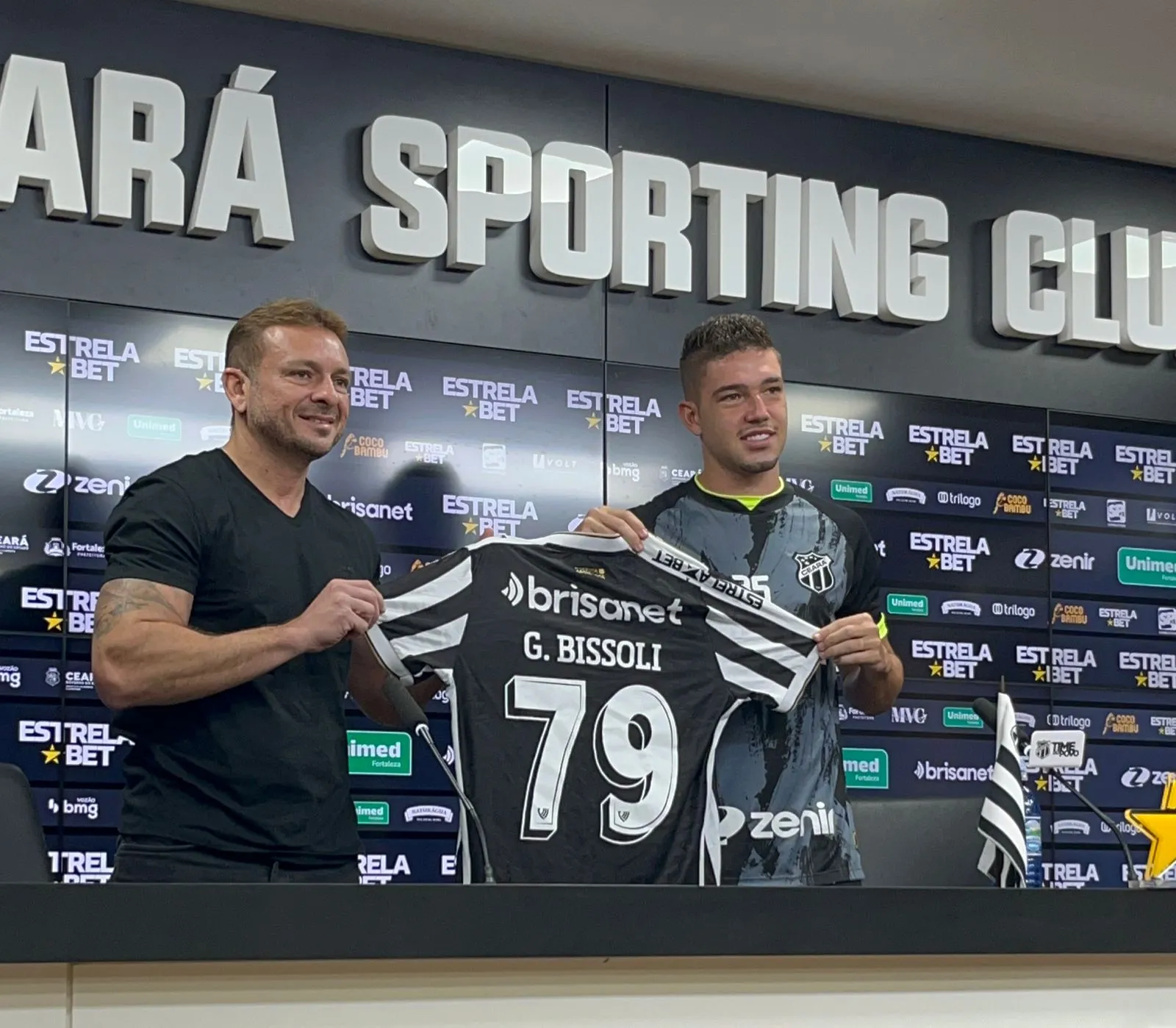 Atacante escolheu vestir a camisa de número 79.