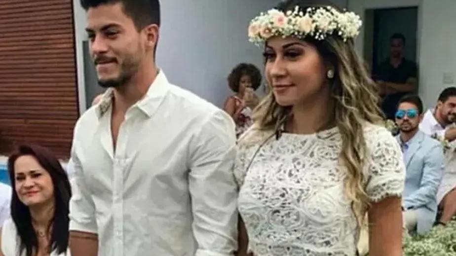 Arthur Aguiar e Maíra Cardi tiveram um casamento surpresa