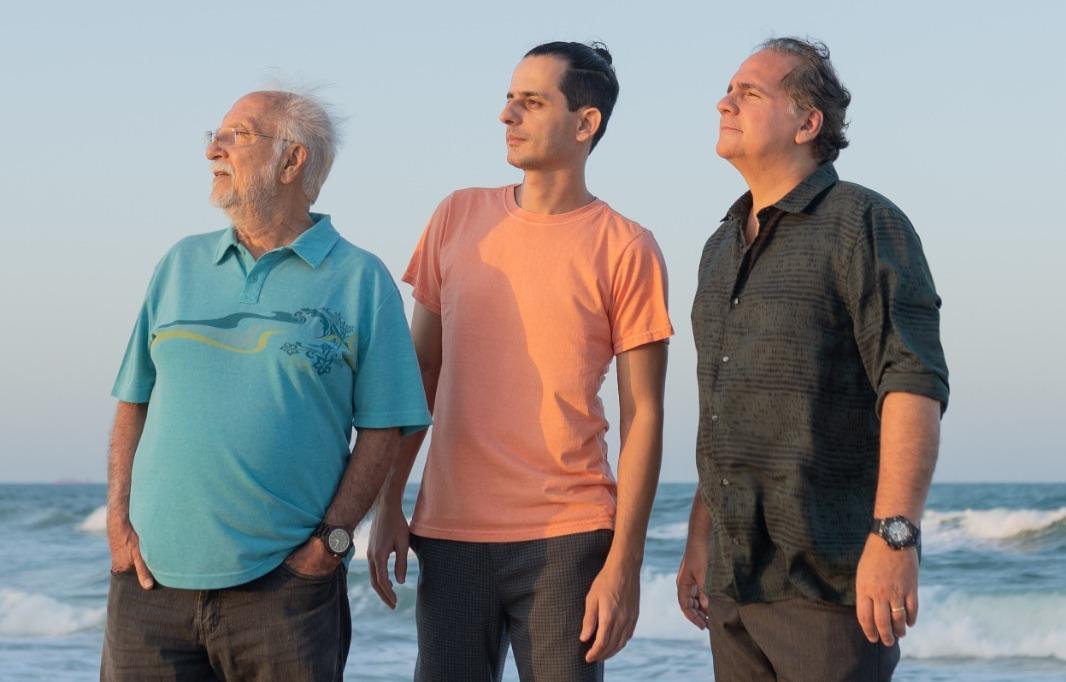 Roberto Menescal, Diogo Monzo e Ricardo Bacelar juntos no lançamento do selo Jasmin Studio