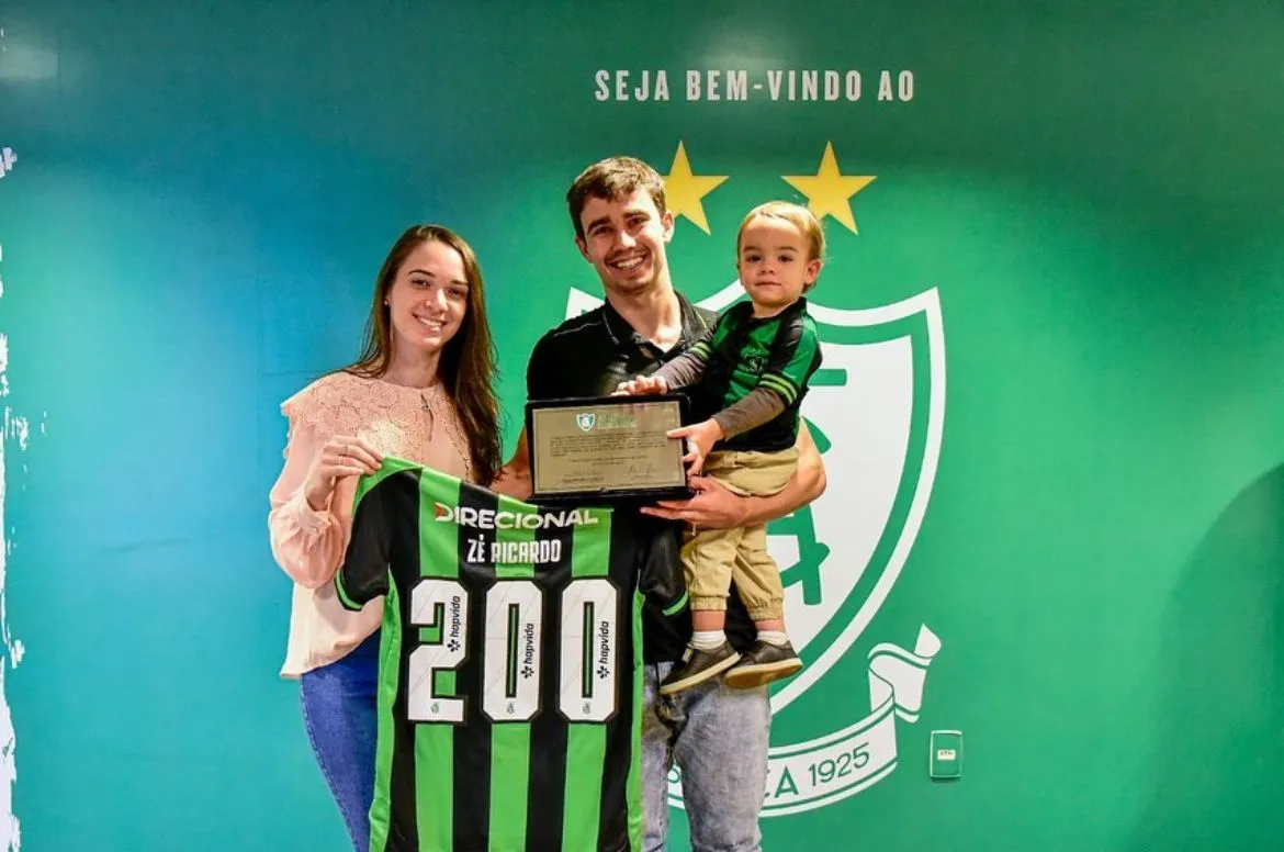 Zé Ricardo fez mais de 200 jogos com a camisa do América-MG.