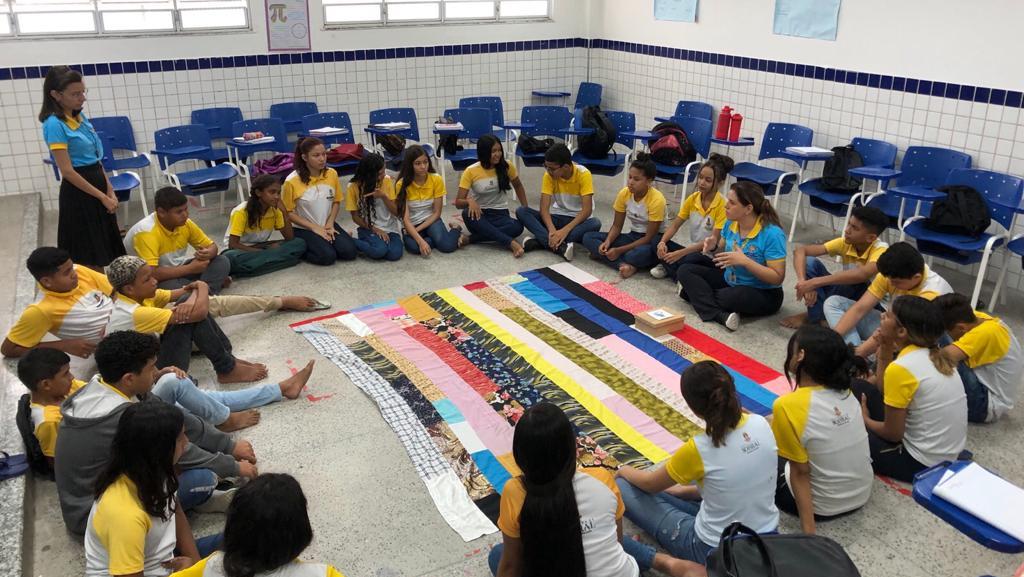 Escolas que cuidam do desenvolvimento socioemocional de seus alunos