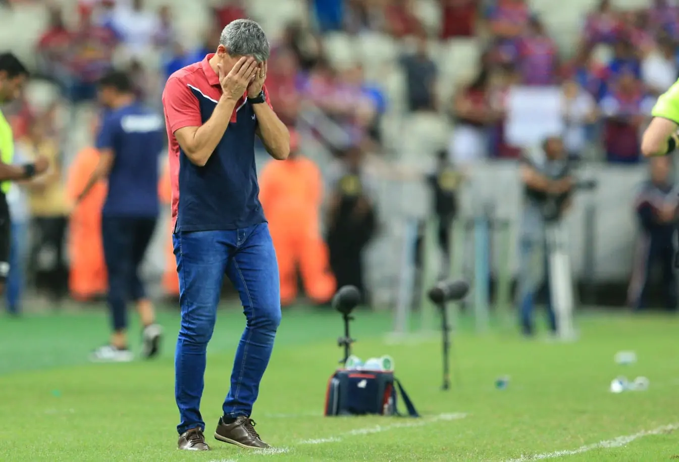 Imagem da notícia: Falha individual e falta de efetividade marcam primeira derrota do Fortaleza em casa na Série A