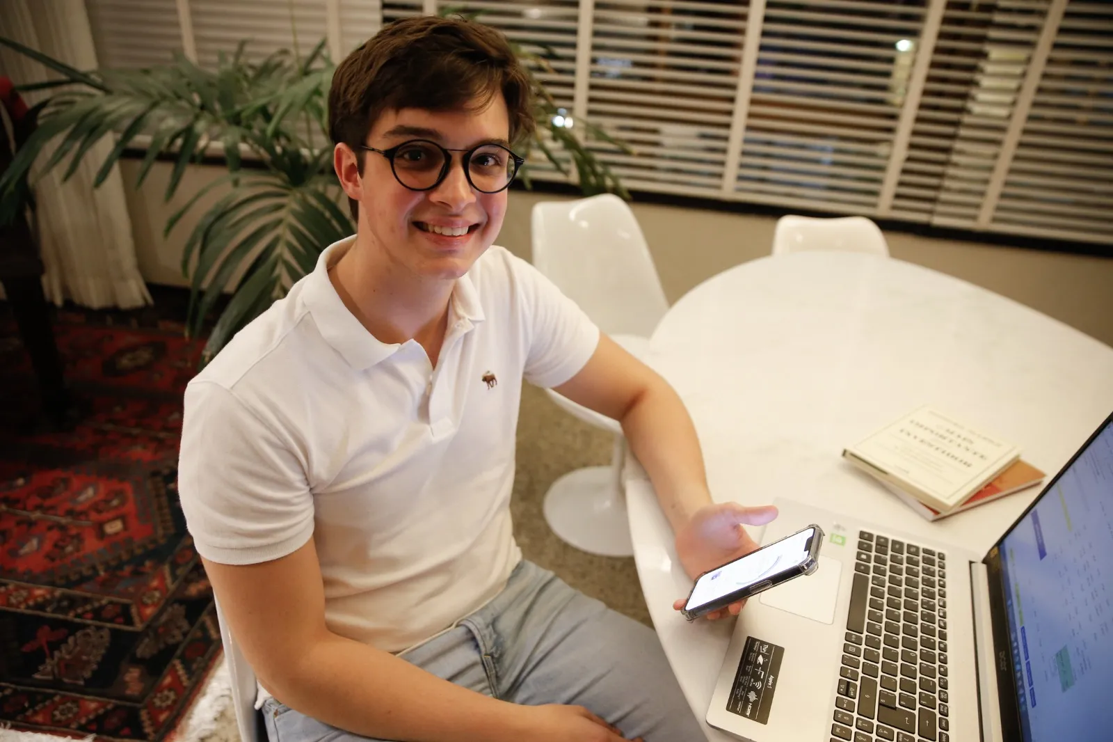 A ideia de João é ganhar dividendos de seus investimentos no futuro