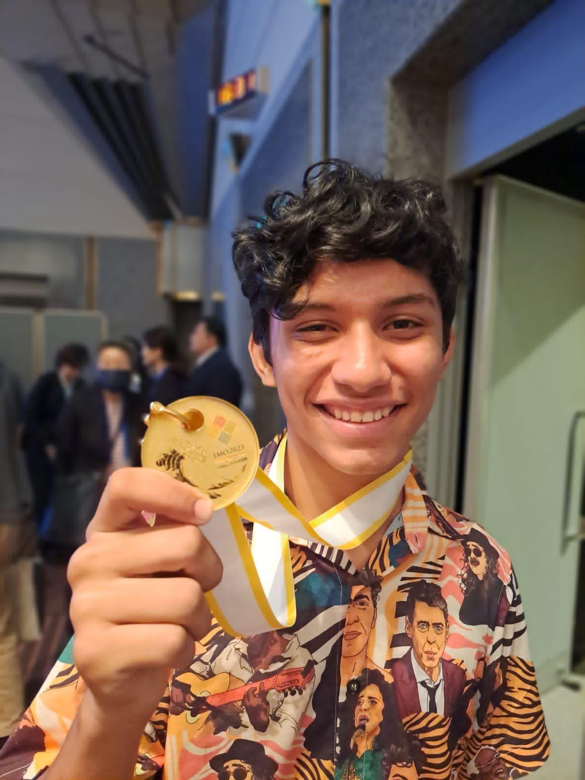 Matheus Alencar ganhou medalha de ouro por olimpíada internacional de matemática