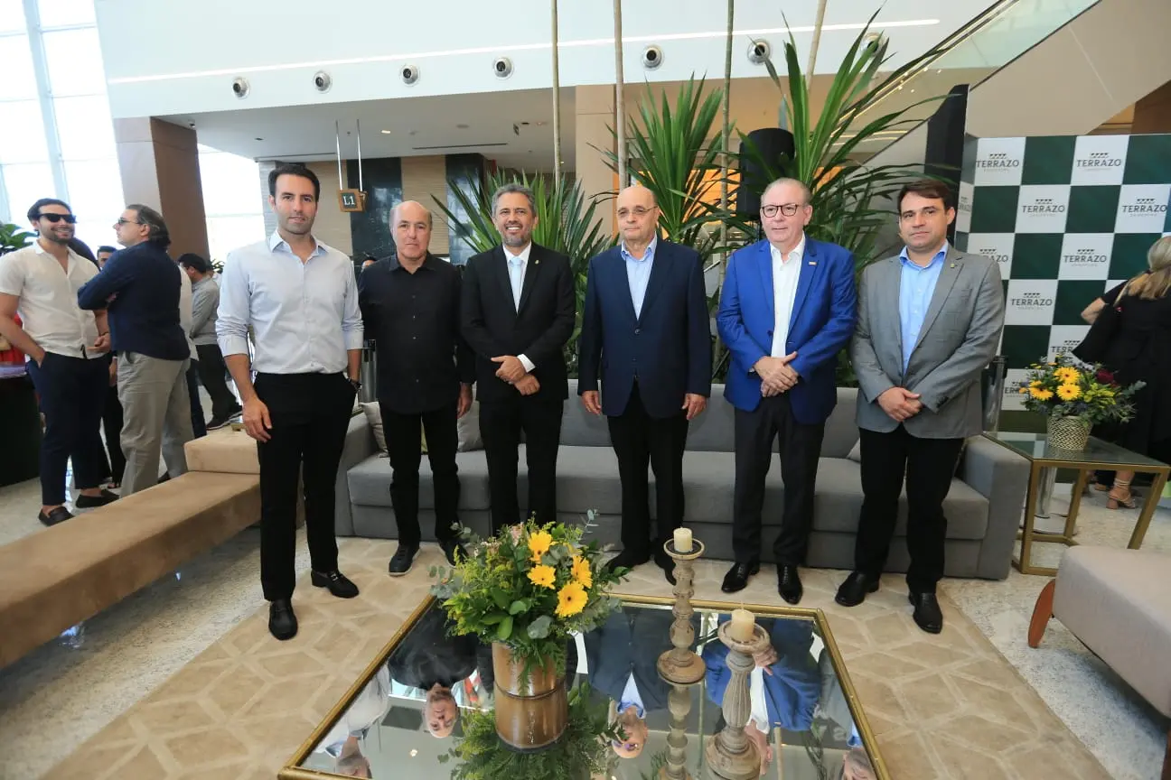 Foto que contém os investidores do Terrazo Shopping