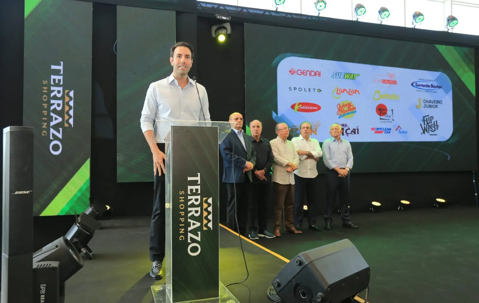 Foto que contém o Vitor Frota