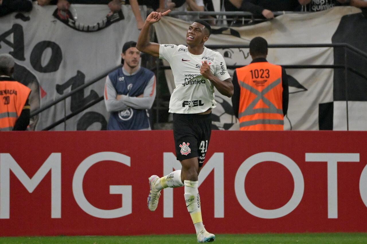 Corinthians sofre na criação de jogadas e perde para o São Paulo no jogo de  ida