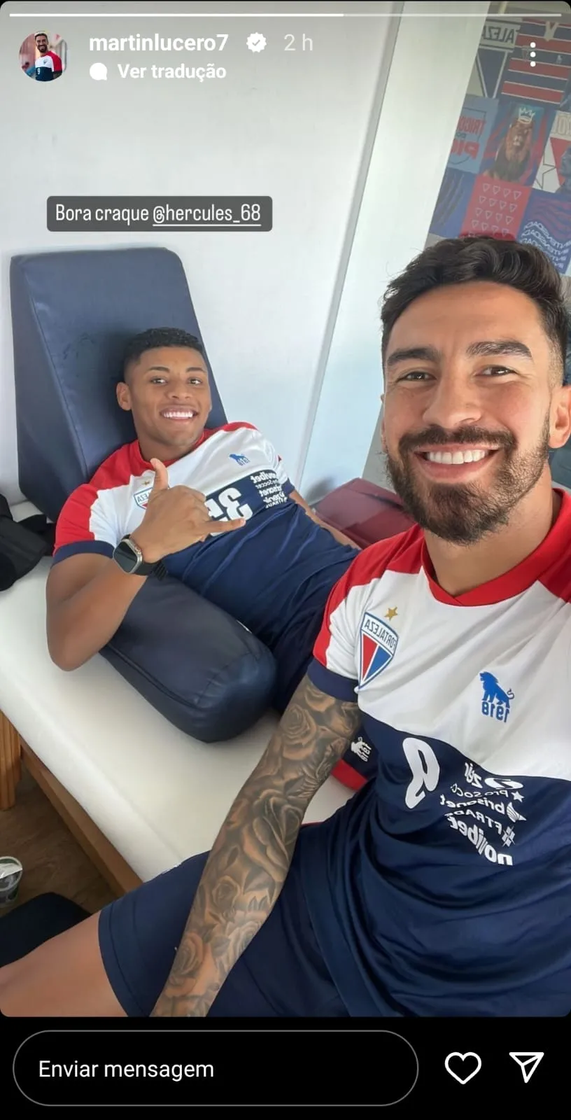 Lucero posta foto ao lado de Hércules, que se prepara para a realização da cirurgia no joelho.