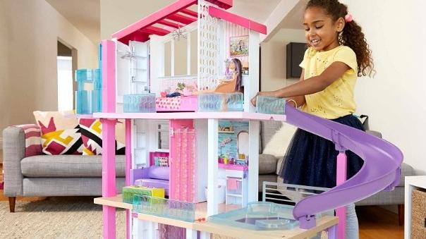 Com alta demanda, brinquedos da Barbie custam até R$ 3.200 em