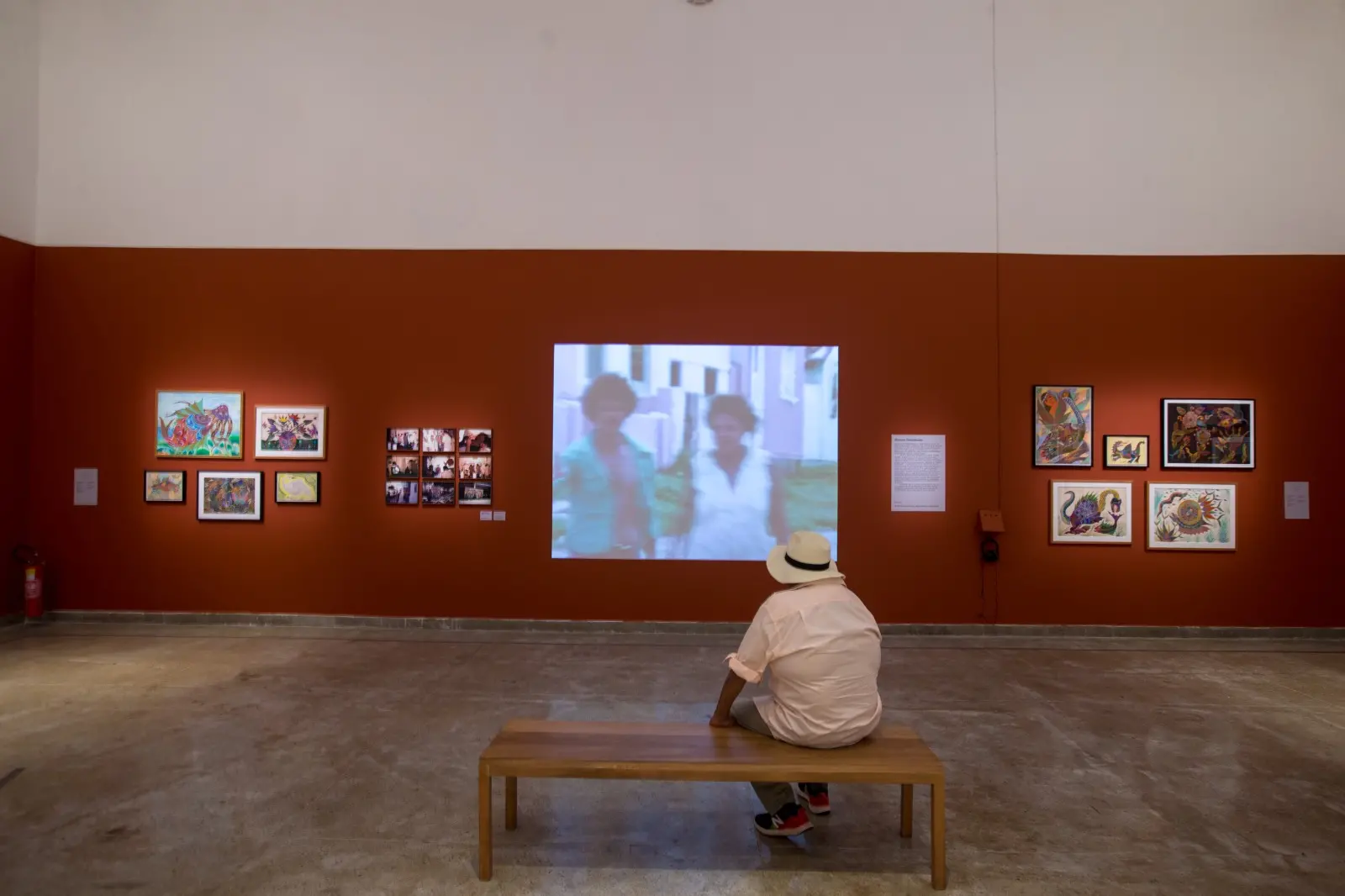 Filme em super-8 da performance “Homens Trabalhando” traz raro registro dos membros da Escola do Pirambu