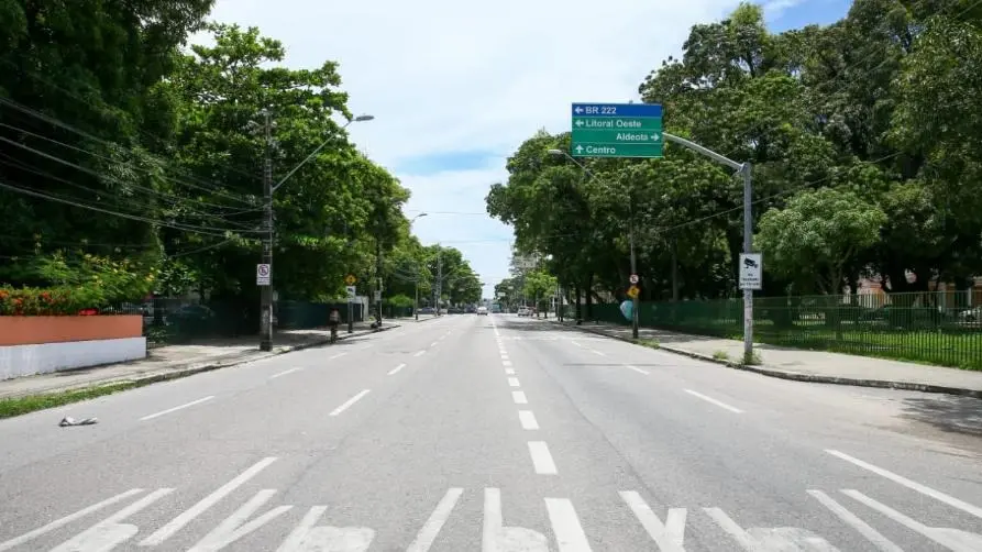 Avenida Antônio Sales vazia