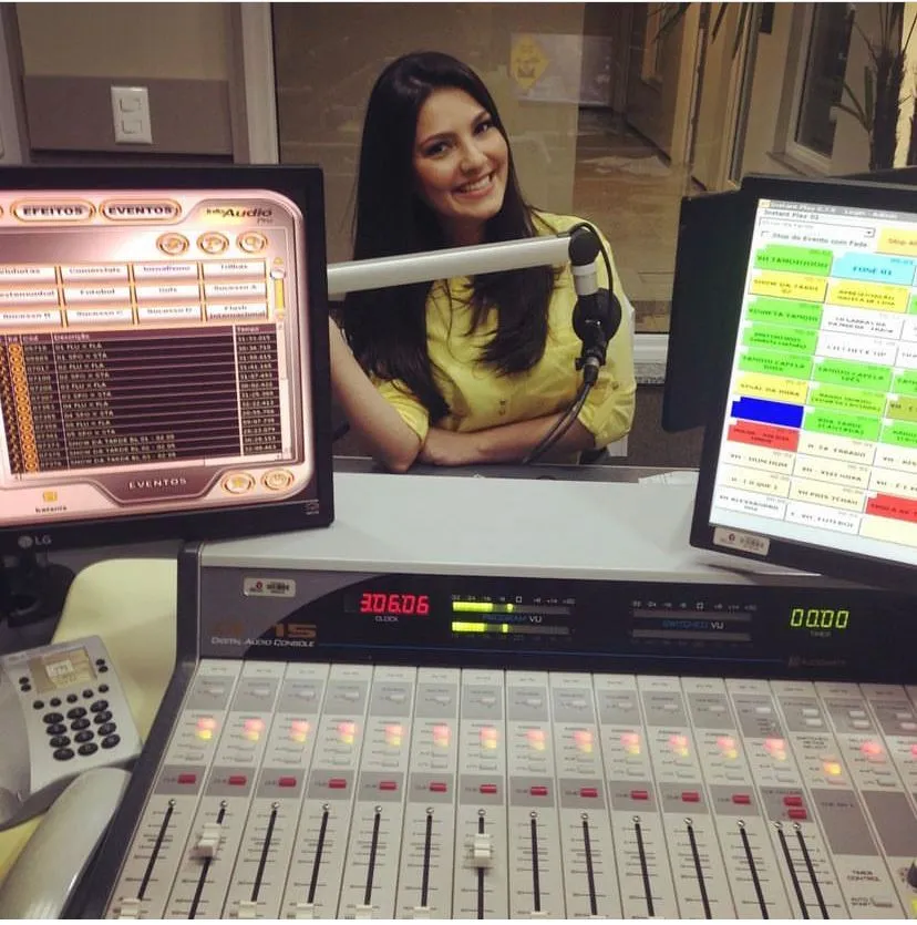 Marcella comandou o programa Show da Tarde, da Rádio Tamoio