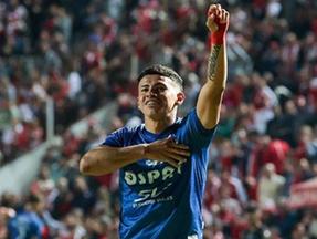 Imanol Machuca comemora gol pelo Unión Santa Fé