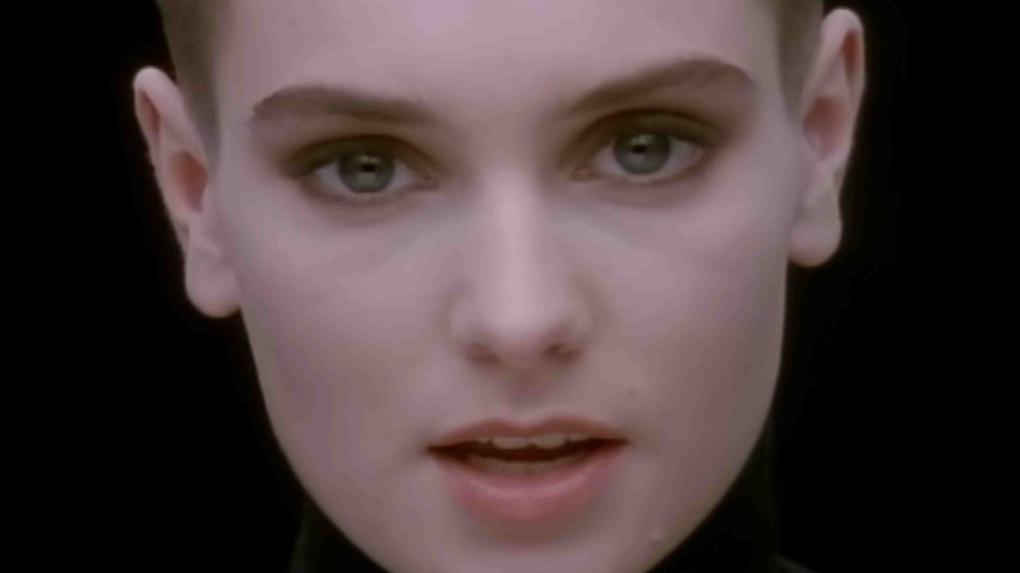 Sinéad O Connor no clipe de Nothing Compares 2U