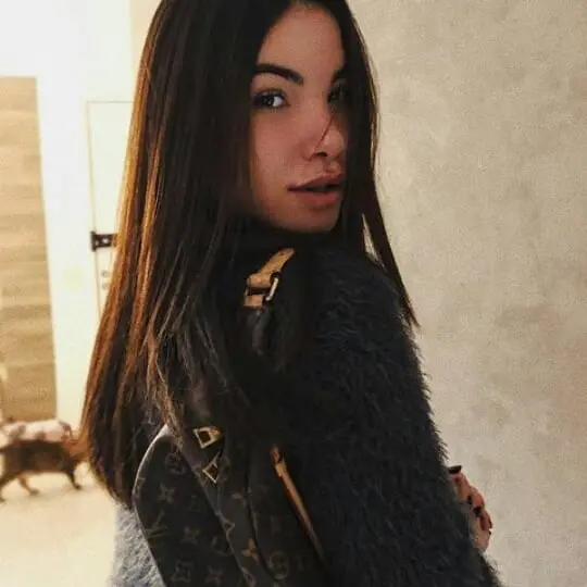 Vitória Guarizo de costas