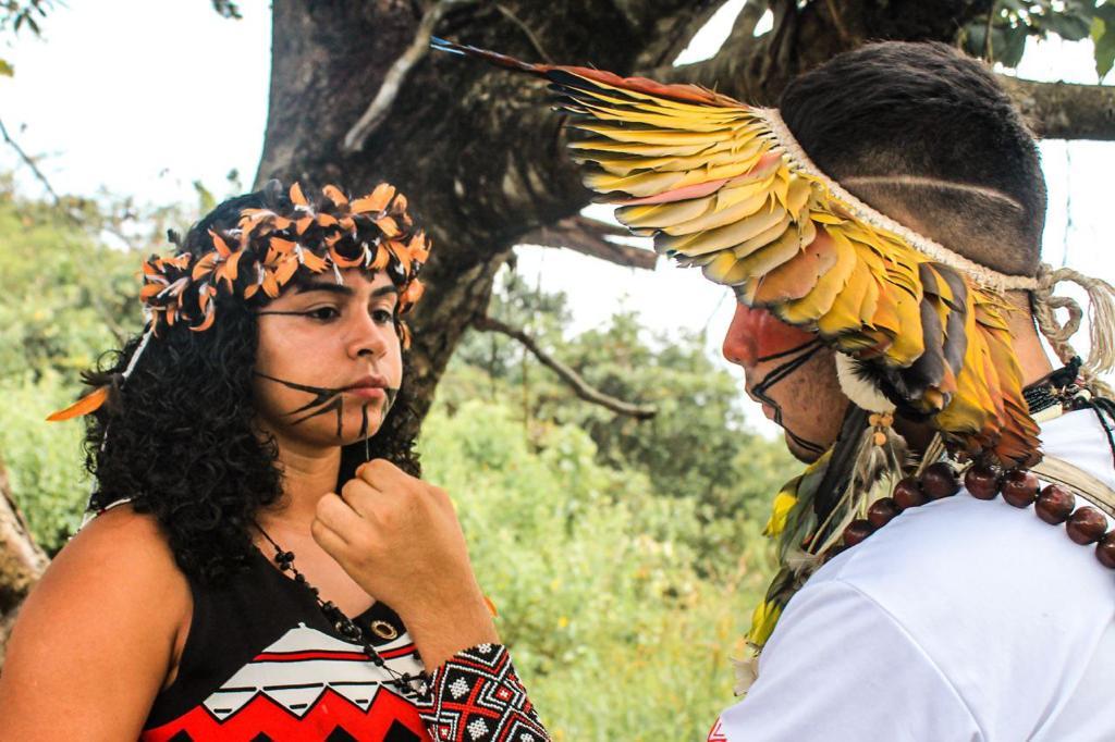 “Hãhãw: arte indigena antirracista” retrata uma visão contemporânea de vários artistas brasileiros