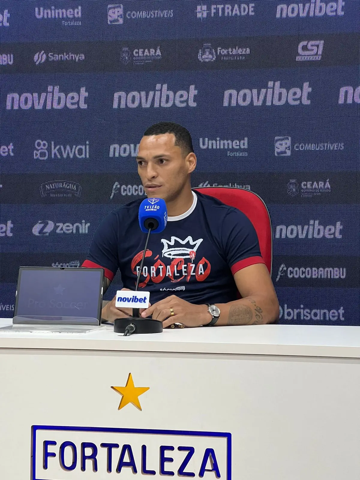 Titi em entrevista no Fortaleza