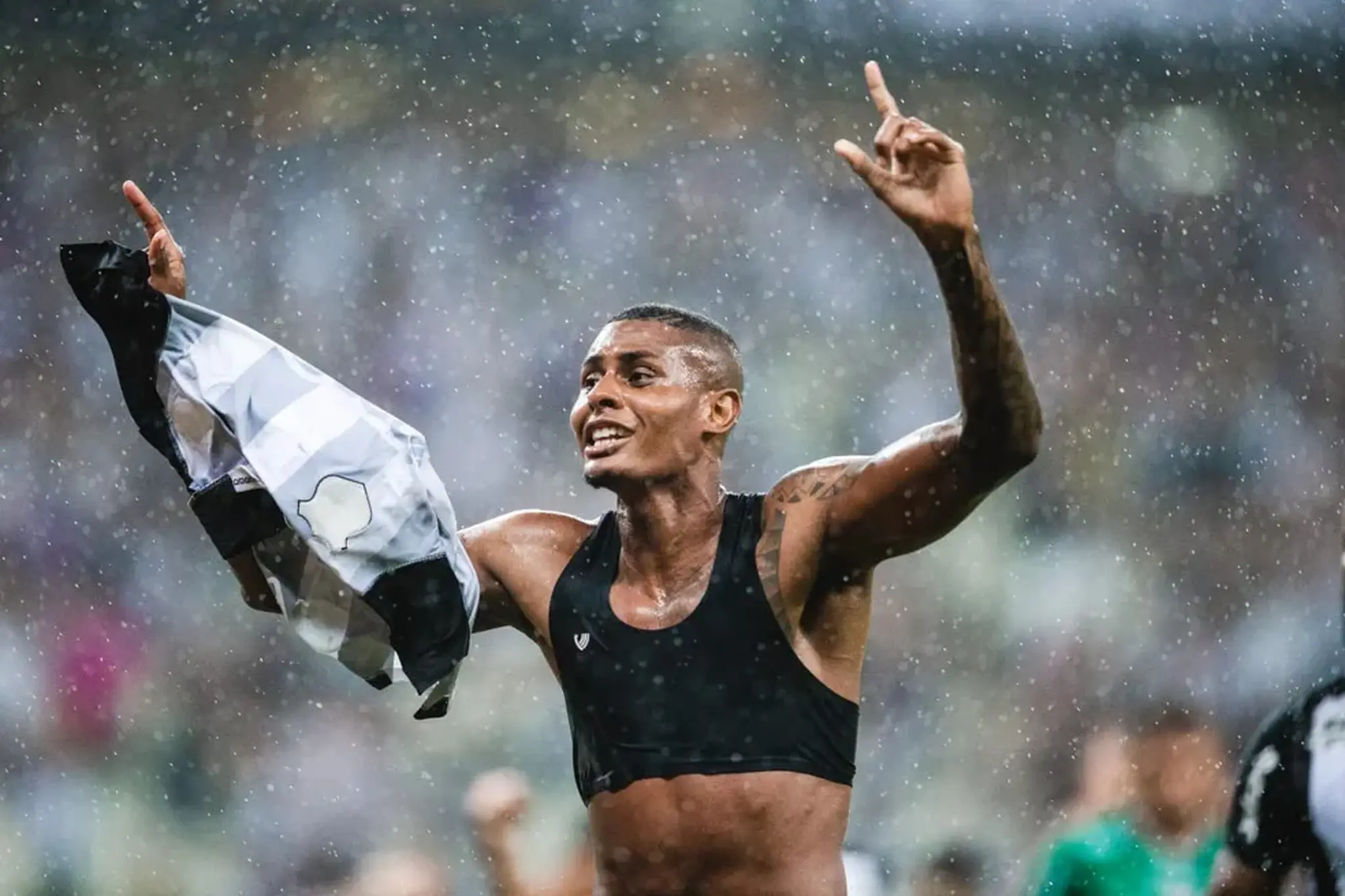 Clebão, do Ceará, comemora gol marcado