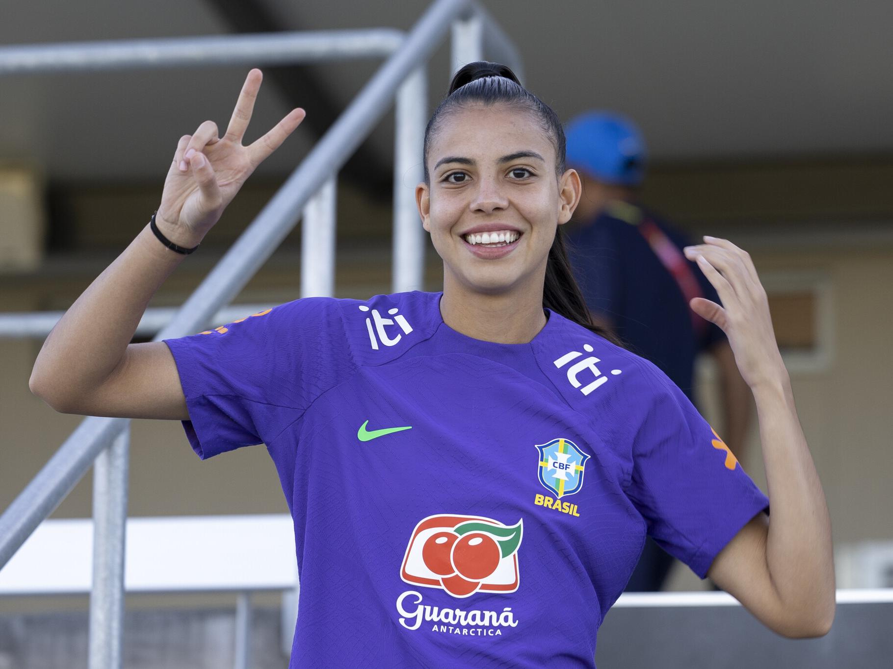 Andressa Alves diz que Brasil vai ter de jogar tudo contra a Jamaica