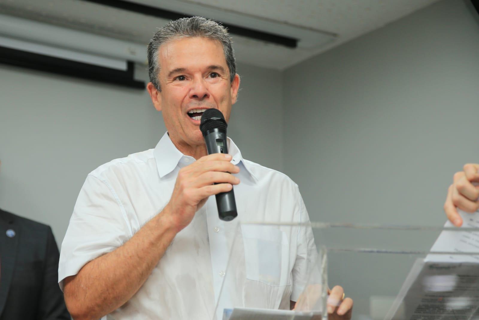 Foto que contém o ministro da Pesca e Aquicultura, André de Paula