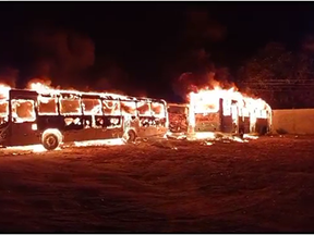 ônibus pegando fogo