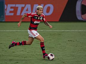Pedro, atacante do Flamengo, jogando em partida