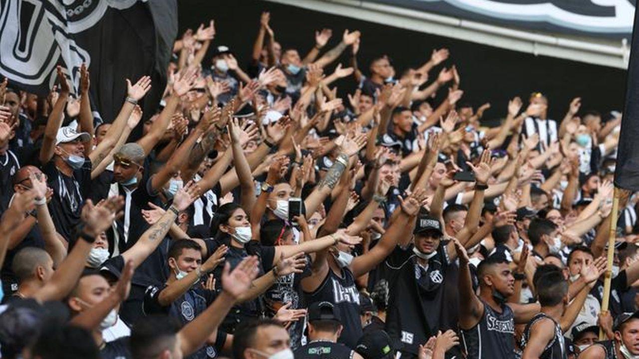 Imagem mostra torcedores do Ceará