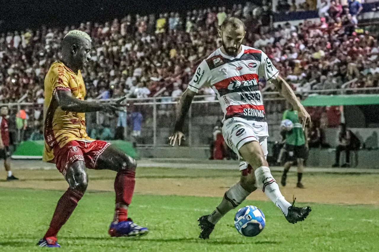 Duelo foi marcado pelo equilíbrio entre as duas equipes.