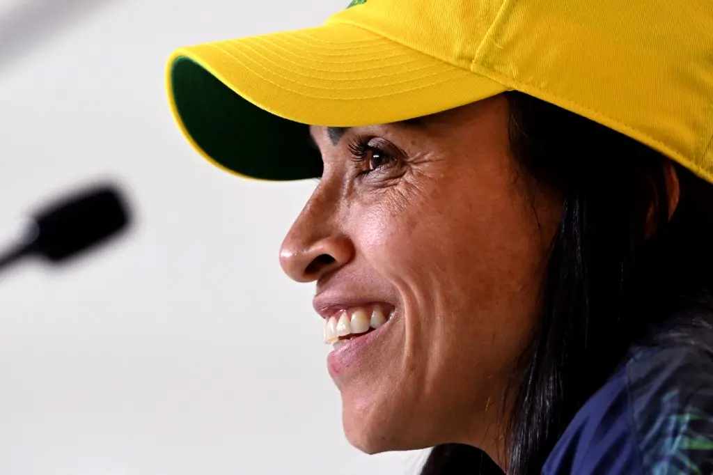 Imagem mostra jogadora de futebol