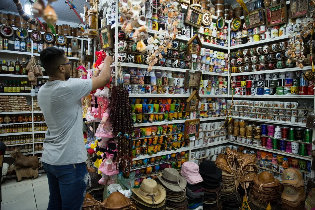 Loja Emilly e Artesanatos vende diversos artigos produzidos manualmente