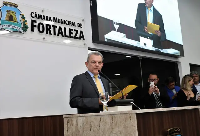 Foto de José Sarto na reabertura dos trabalhos da Câmara
