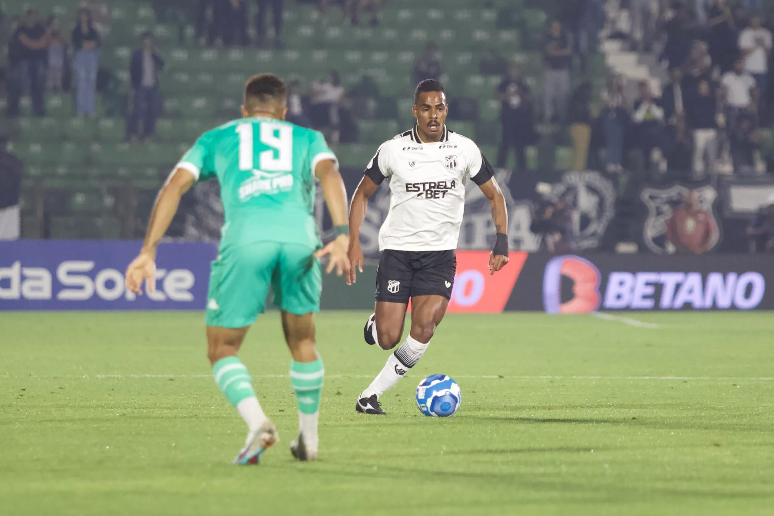 Caíque Gonçalves, jogador do Ceará, durante jogo da Série B