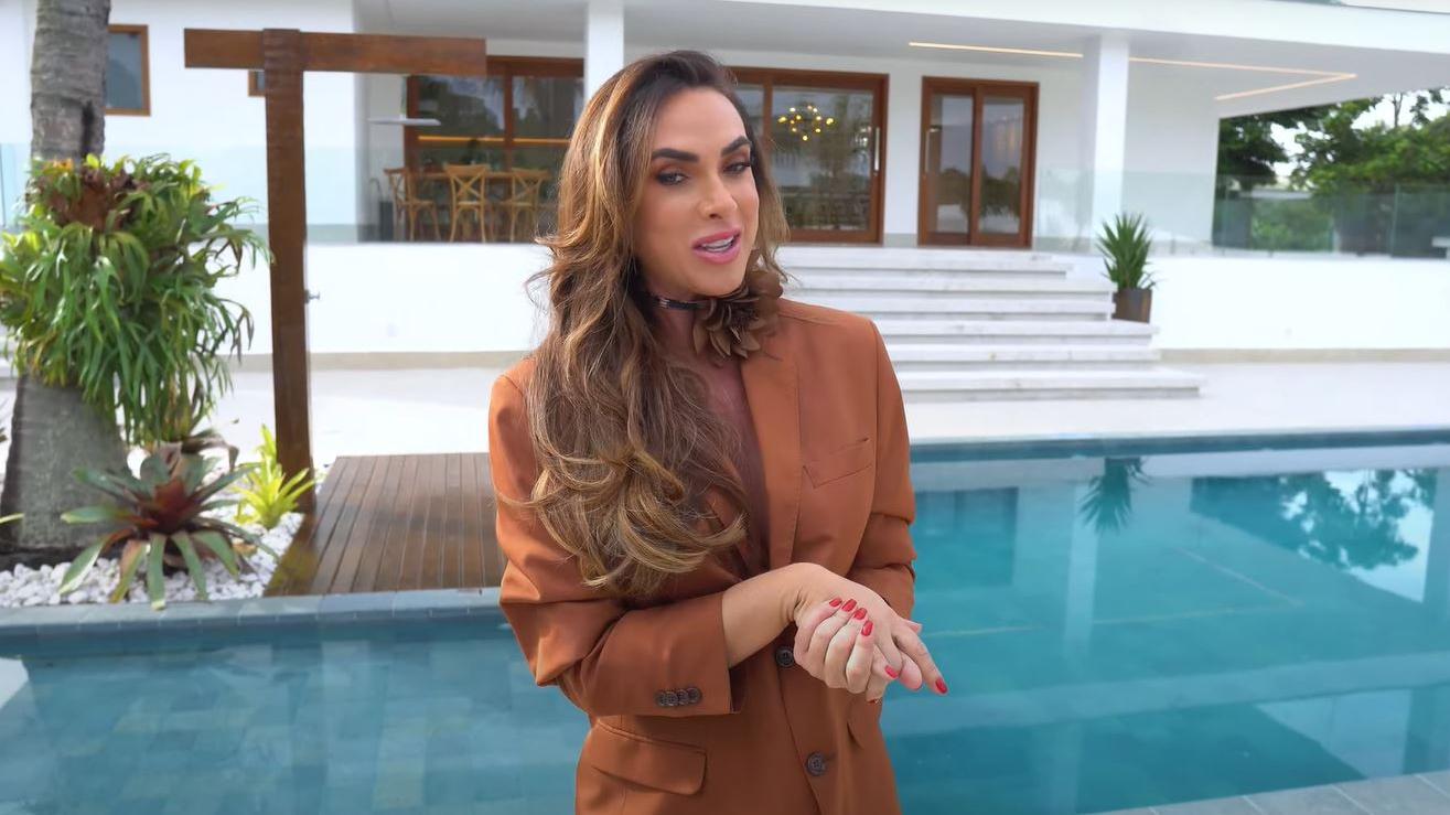 Nicole Bahls diz que se arrependeu de ter exposto família ao posar nua -  Zoeira - Diário do Nordeste