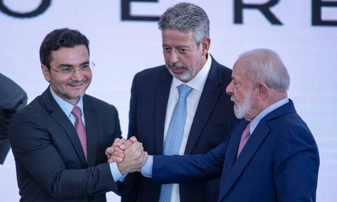 Lula deu posse ao novo ministro do Turismo nesta quinta-feira (3)