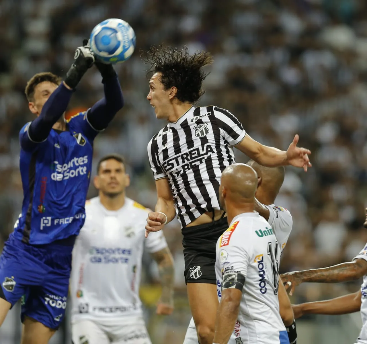 Ceará tentou o segundo gol, mas não conseguiu marcar.