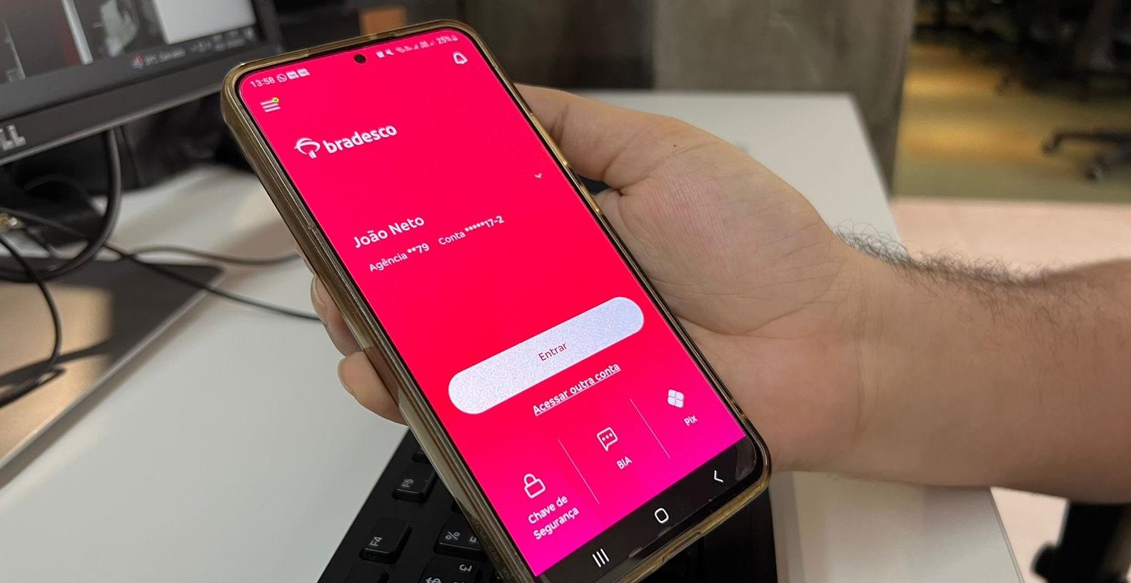Nas redes sociais, usuários do app reclamam por não conseguir entrar na conta do banco pelo celular.
