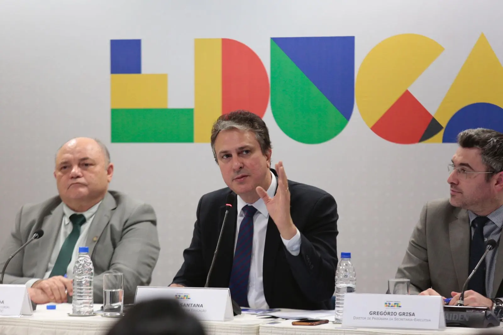 Ministro Camilo Santana divulgou propostas sobre o novo Ensino Médio em coletiva de imprensa nesta segunda-feira (7)