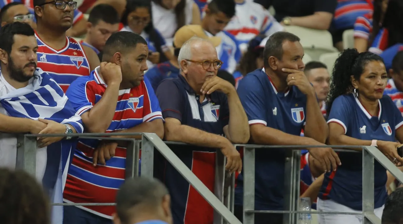 Tricolores foram para o intervalo preocupados com o resultado de momento.