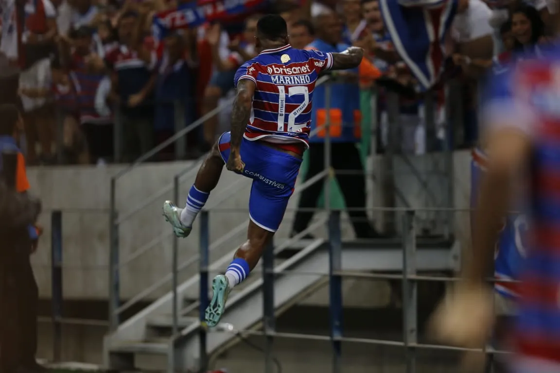 Contestado após o jogo contra o Goiás, Marinho decidiu diante do Libertad.
