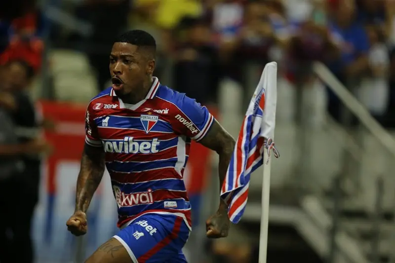 Imagem mostra jogador de futebol