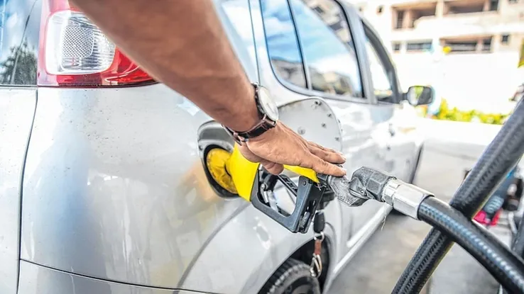 Gasolina comum em Fortaleza é a mais cara do Nordeste há mais de um mês