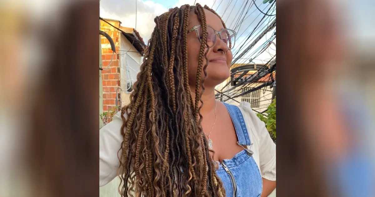 Professora de artes, Yasmin Elica tem 32 anos