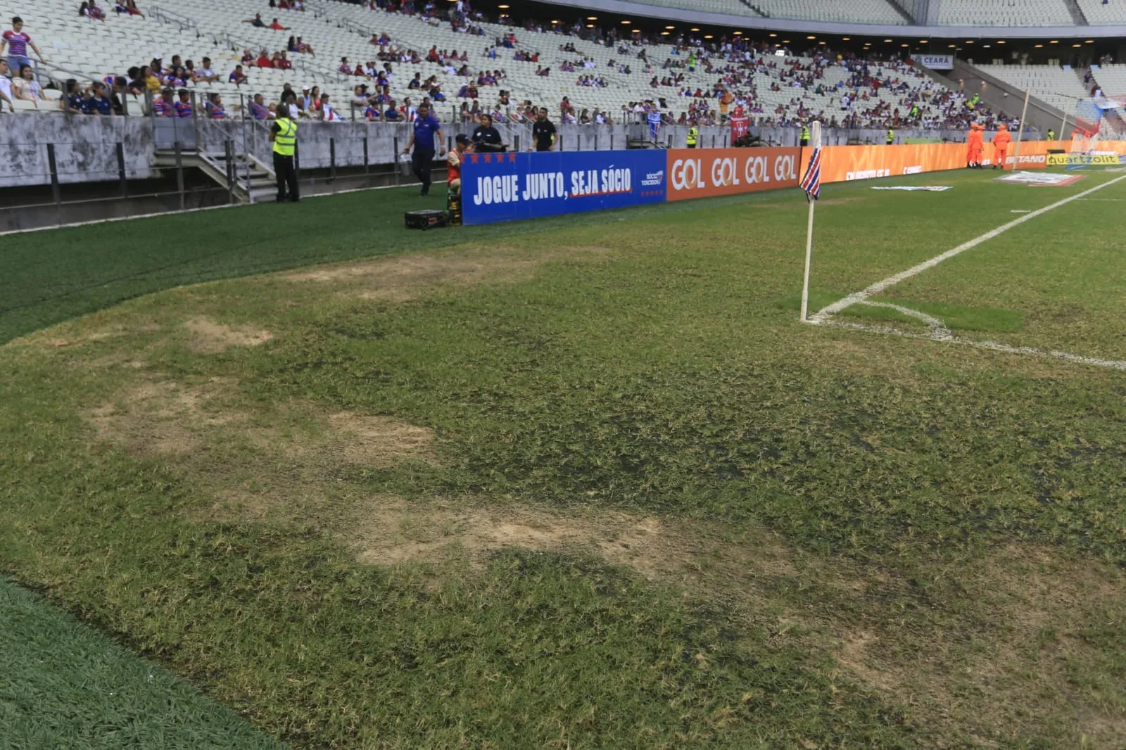 Gramado da Arena Castelão para o jogo entre Fortaleza e Santos.