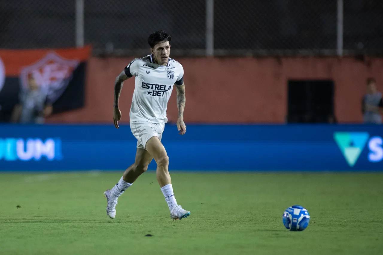 Jean Carlos teve duas grandes chances no 1ºtempo mas parou no goleiro Lucas Arcanjo