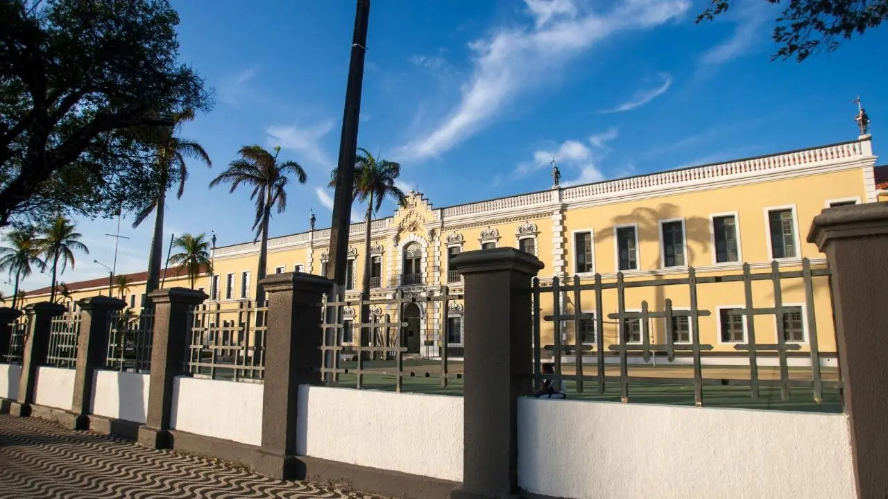 Fachada de Colégio Militar de Fortaleza